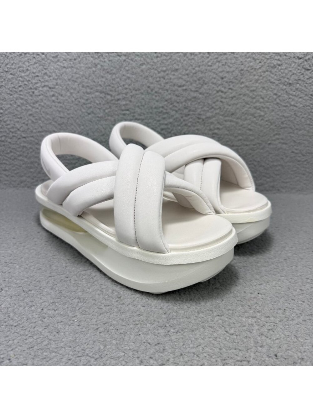 Nike Air Max Isla Sandals Womens 10 Shoes Summit White Platform Chunky Slingback